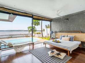 Glasshouse On The Bay
