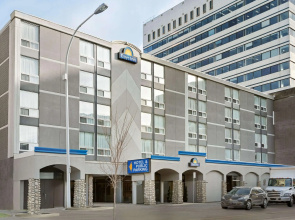 Days Inn by Wyndham Edmonton Downtown