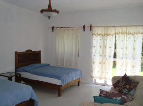 Hotel Teques Inn