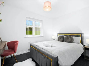 House - Sleeps 6, Garden & Free Parking