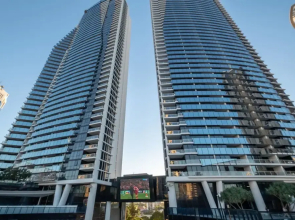 Circle on Cavill Luxury 2-Bedroom Ocean Views