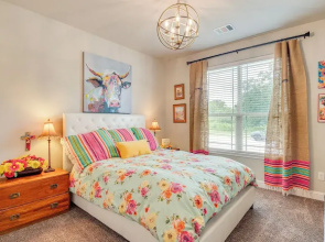 Gorgeous College Station Townhome w/ Patio!