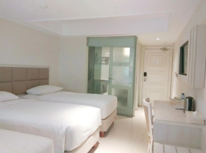 Alron Hotel Kuta Powered by Archipelago