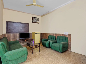 OYO 77724 Hotel Chitra