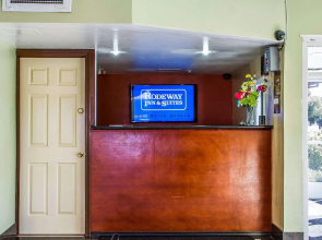 Rodeway Inn & Suites