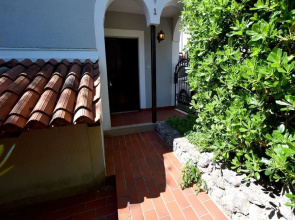 House with Private Garden and near Beach