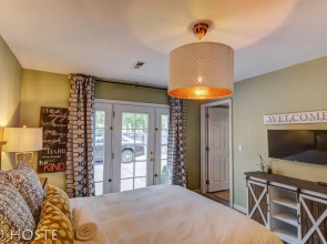 2BD Chic Cottage Mtns Walk Everywhere
