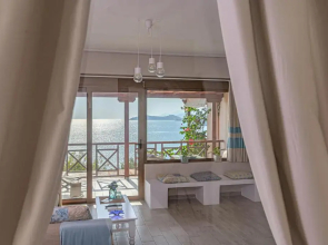 Paralio Astros Beachfront Suites