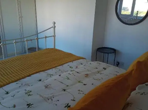 Fabulous 3 bed townhouse overlooking the water