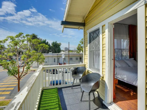 1 Mi to Dtwn! Bright Long Beach Apartment