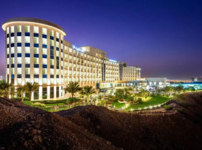 Crowne Plaza Muscat OCEC by IHG