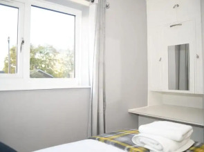 Willenhall Oasis Retreat - Serene House Rental