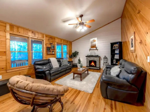 FAMILY FRIENDLY, Hot Tub, Fire pit, Pool Table, 2 Acres