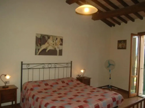 Cozy Apartment in Coiano - Castelfiorentino With Swimming Pool