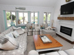 OBX Retreat - 7 Br home by RedAwning