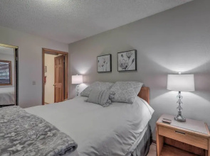 Flagstaff Condo w/ On-site Hiking & Golfing!