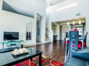 Hollywood Hills Apartment