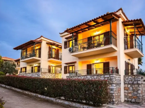 Stoupa Oasis - Spitiko Garden Getaway