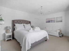 Host Stay Iris Cottage