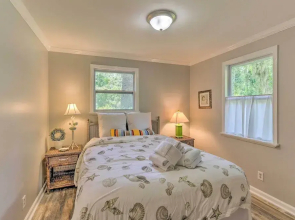1 Mi to Old Town Bluffton: Home w/ Screened Porch