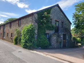 Coastal 4-bed Barn Between Salcombe & Hope Cove