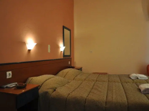 Hotel Pyrros