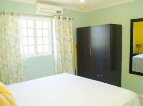 Centrally located Oakland Guest Apartment I