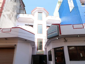 Megha Yatri Niwas Guest House