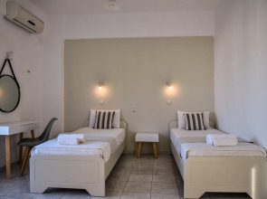 Iraklis Studios & Apartments