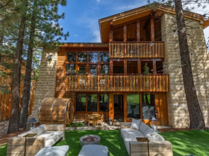 Obsidian 7 Deluxe 5000 sq ft House, Private Jacuzzi and Movie Theater, Close to Eagle by RedAwning