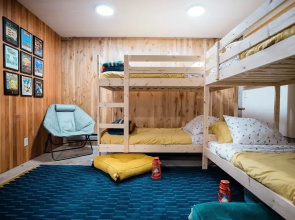 87sl - Starlink - Sauna - Pets Ok - Sleeps 8 2 Bedroom Cabin by RedAwning