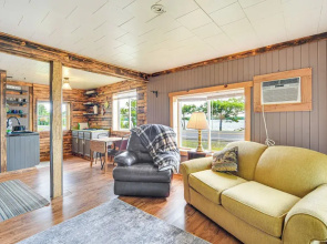 Wisconsin Lakeside Cottage w/ Deck, Views
