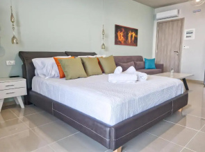 Epipleon Luxury Suites -105- Δωμάτιο 35τμ με βεράντα 35τμ μπροστά στη θάλασσα