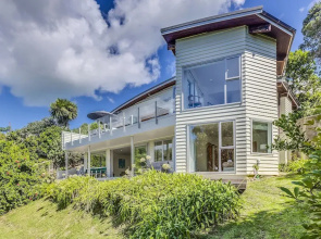 Absolute Beachfront Oneroa