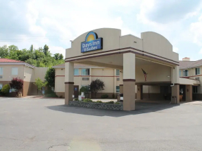 Days Inn & Suites Bridgeport - Clarksburg
