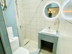 Вокруг света на улице Революции 1905 года