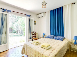 House With 3 Bedrooms in Oppède, With Wonderful Mountain View, Private