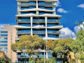 Deluxe and Brand New Lakeside Apartment