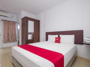 RedDoorz near Siloam Karawaci 2