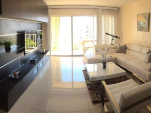 Awesome 2BR 2 BATH 1 Block to beach