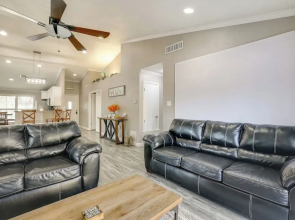 Private Pool & Hot Tub: Dog-friendly Live Oak Home