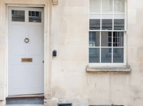 Central Georgian Townhouse With Free Parking