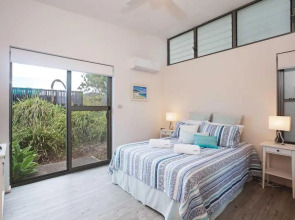 Beach House 7' 26 One Mile Close - air conditioned, wifi, foxtel, linen