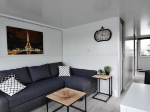 Cosy floating boatlodge, "Paris"