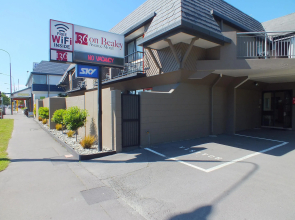 136 On Bealey - Motel