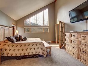 Western Lodge-Style Home