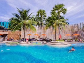 Курортный отель The Beach Heights Resort