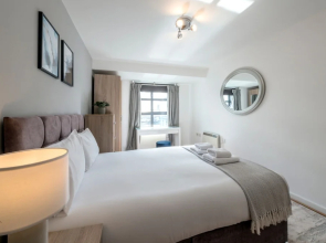 Modern 2 Bedroom Apartment Near Manchester Piccadilly