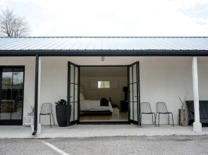 Lakeside Motel