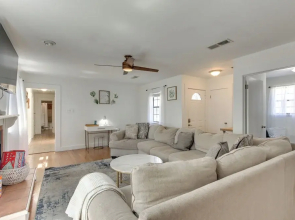 2 Mi to University & Long Beach Harbor: Family Gem